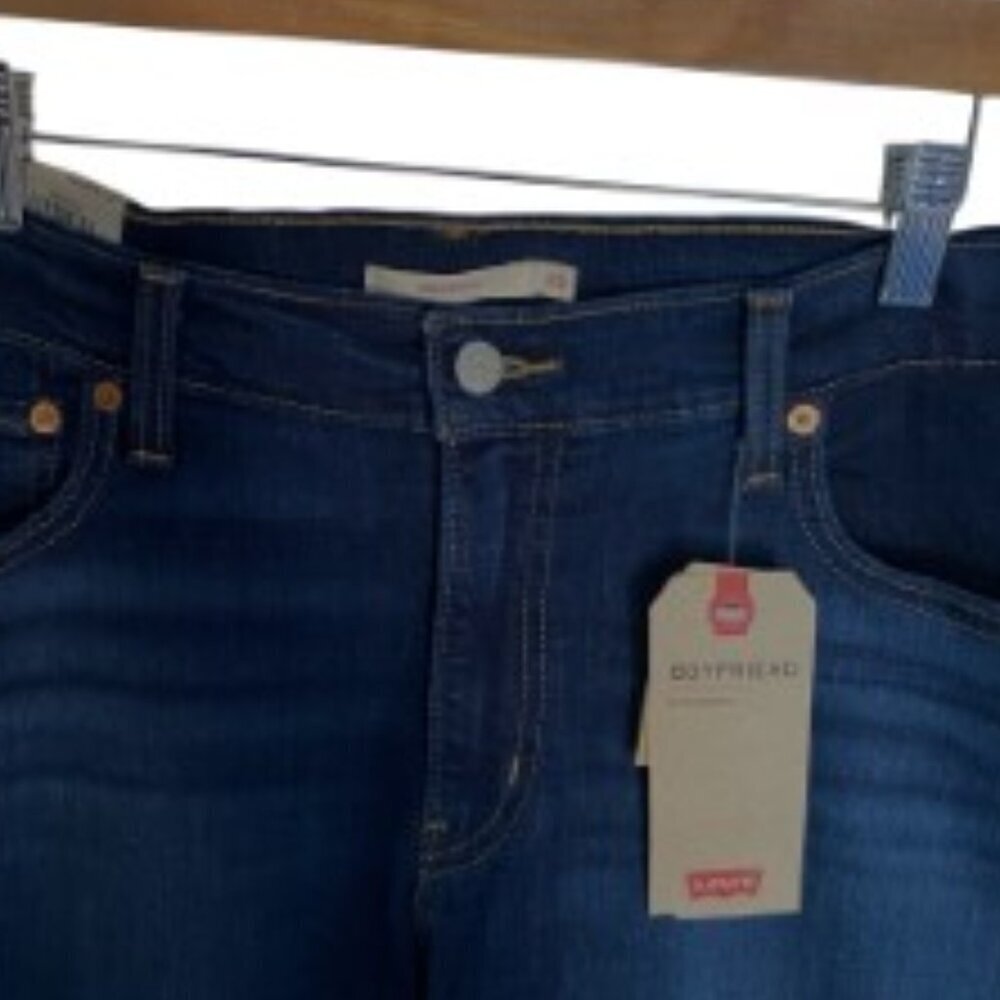 NWT Levi's Mid Rise Boyfriend Jeans 33 - Picture 3 of 5